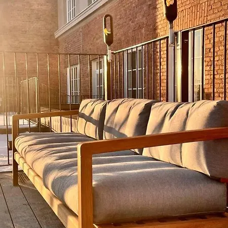 Stunning 90 Square Meter With 3br + Rooftop *